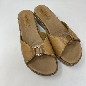 Minnetonka Womens Sandals Sz 9 Beige Leather Slide On Wedge Mule Slip On Boho